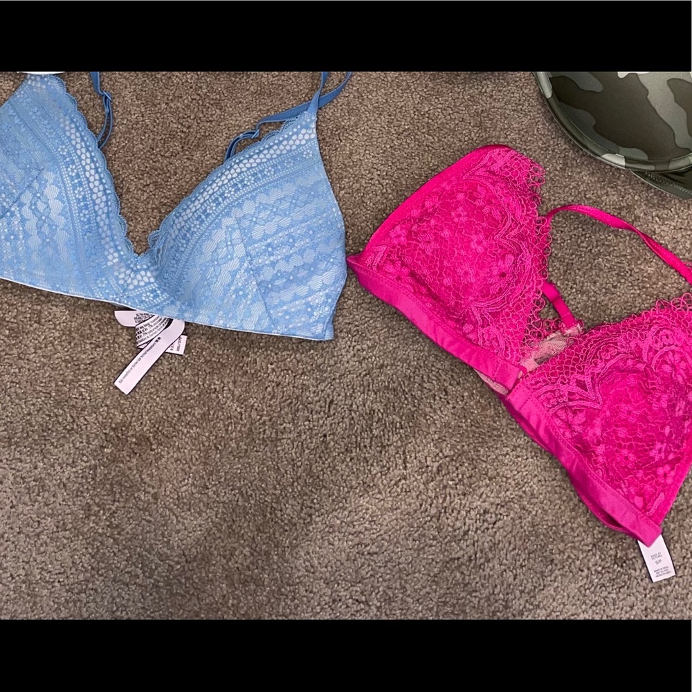 2 Victoria’s Secret bralettes